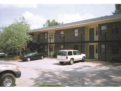 Apartment - Burton Oaks from www.ApartmentsAlabama.com