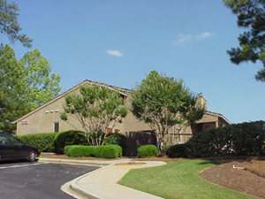 Apartment - Royal Oaks from www.ApartmentsAlabama.com