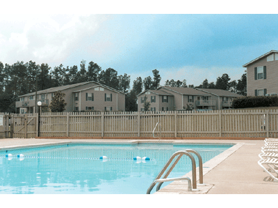 Apartment - Hilltop Pines from www.ApartmentsAlabama.com