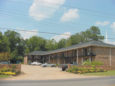 Apartment - Courtyard from www.ApartmentsAlabama.com