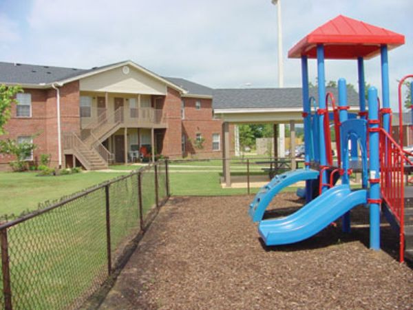 Apartment - Hampton Point from www.ApartmentsAlabama.com