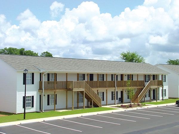 Apartment - Englewood Apartments from www.ApartmentsAlabama.com