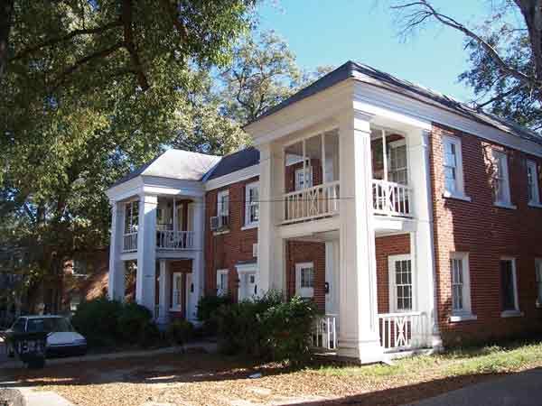 Apartment - Riverside Drive from www.ApartmentsAlabama.com