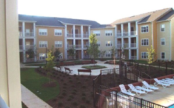 Apartment - Capstone Quarters Condominiums from www.ApartmentsAlabama.com