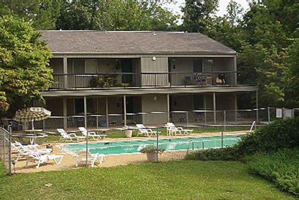 Apartment - Woodland Hills from www.ApartmentsAlabama.com